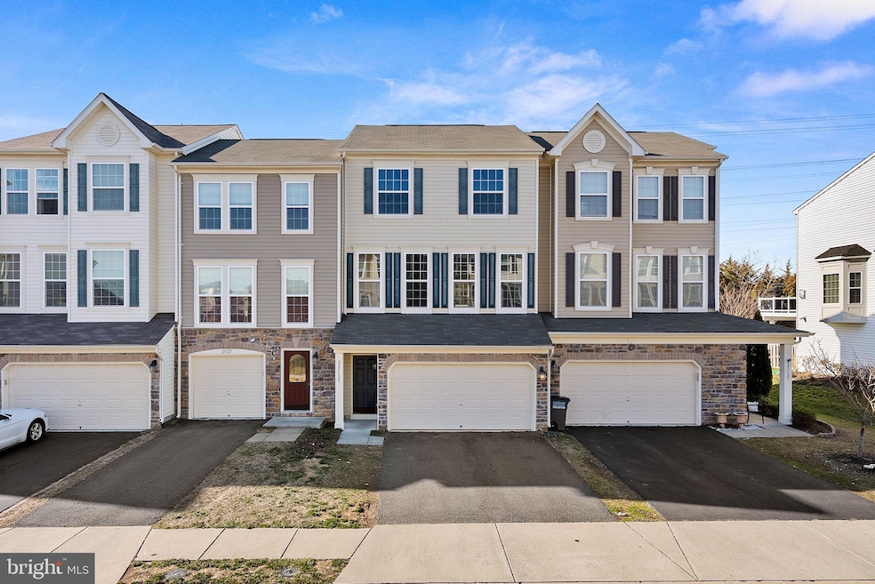 25125 Sweet Myrtle Square, Aldie, VA 20105 - photo 1