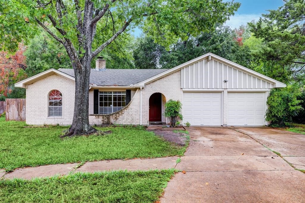 6127 Vinewood Dr, Houston, TX 77088 - photo 1