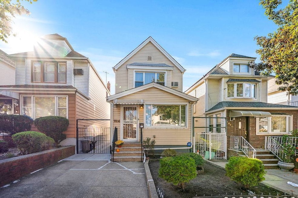 78-14 64th Place, Flushing, NY 11385 - photo 1