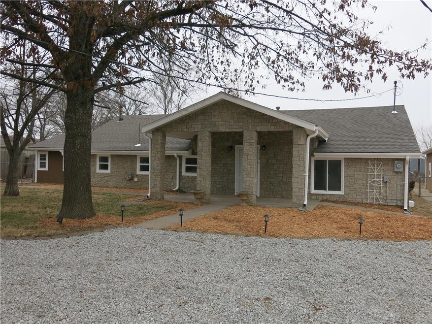 1512 N Kurzweil Rd, Raymore, MO 64083 - photo 1