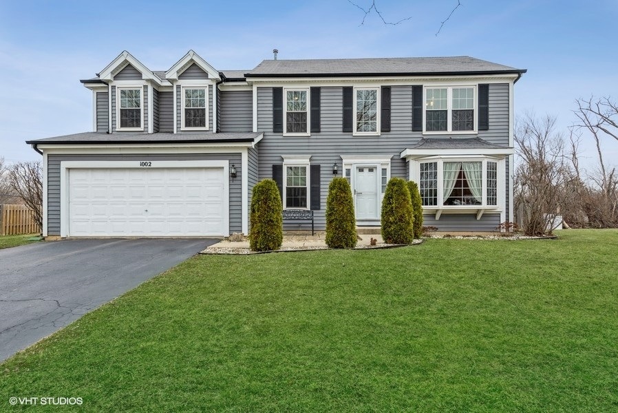 1002 Cortney Cir, Carpentersville, IL 60110 - photo 1