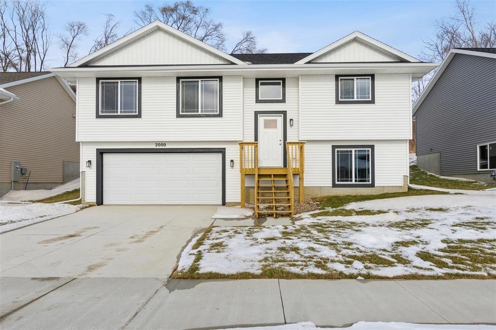 2000 Holly Meadow Ave SW, Cedar Rapids, IA 52404 - photo 1