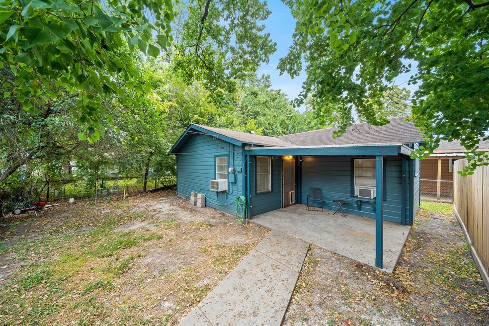 4816 Moore St unit 1/2, Houston, TX 77009 - photo 1