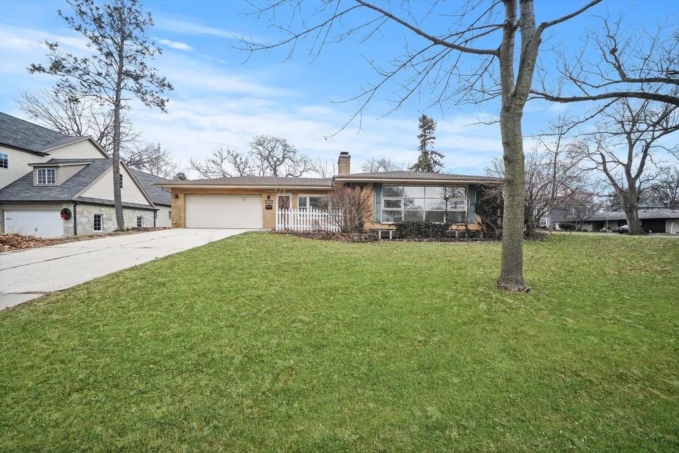 1019 S Main St, Wheaton, IL 60189 - photo 1