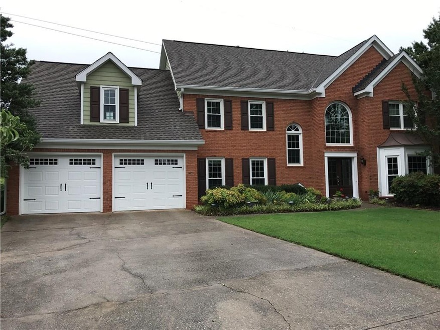 Great curb appeal with pride of ownership.