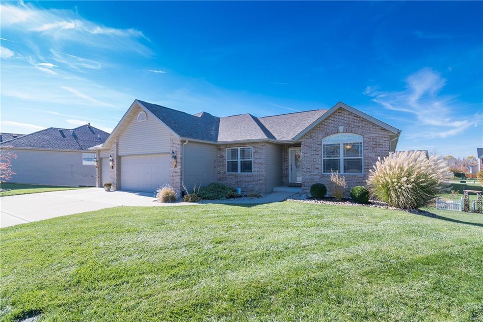 1869 Robins Mill Ct, Maryville, IL 62062 - photo 1