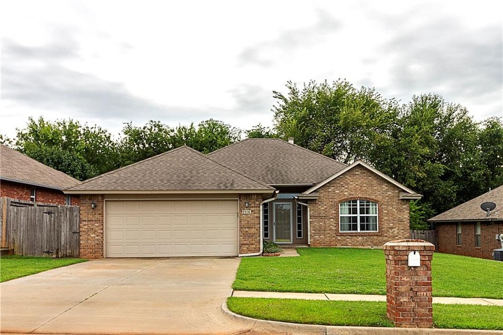 2116 NE 4th St, Moore, OK 73160 - photo 1