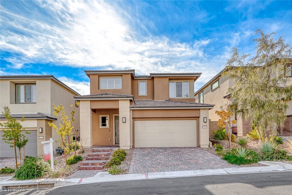 Prairie-style house featuring decorative driveway,