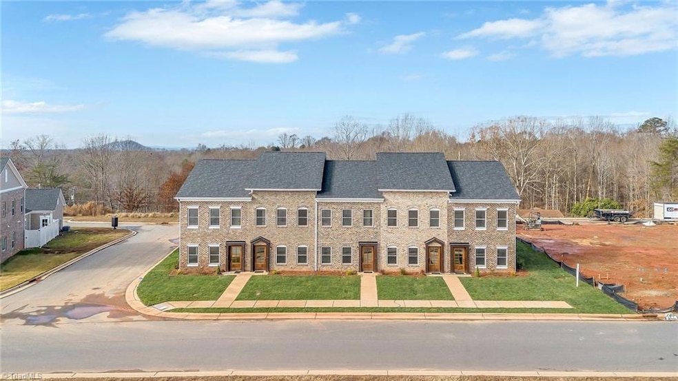 2111 24th Street Lane Sortheast, Hickory, NC 28602 - photo 1