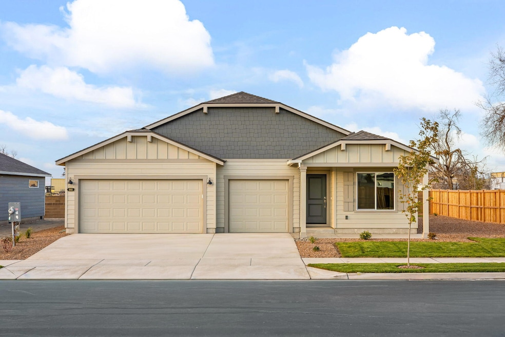 1433 NW Willow Parkway Rd unit 137, Madras, OR 97741 - photo 1