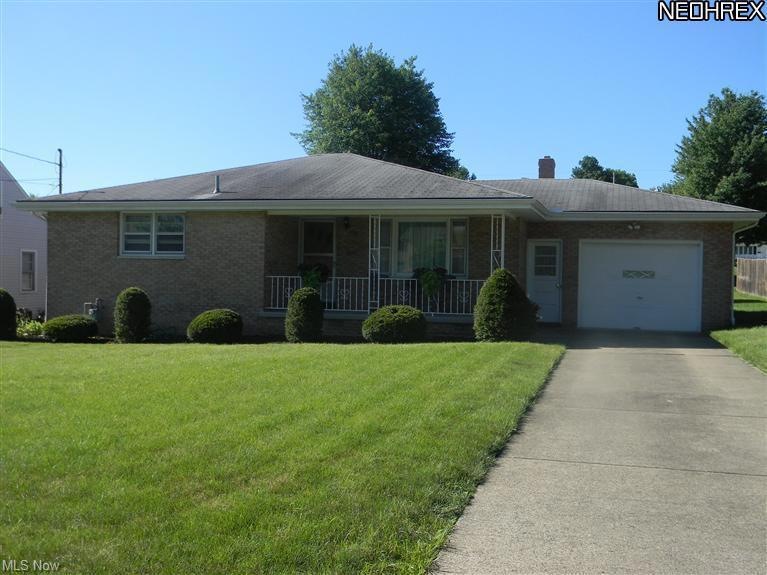 Welcome to 578 West Como St. Struthers.  Located c