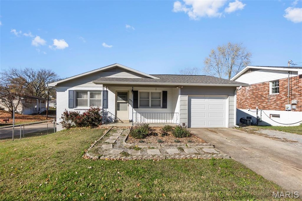 527 Lyndhurst Dr, Jackson, MO 63755 - photo 1