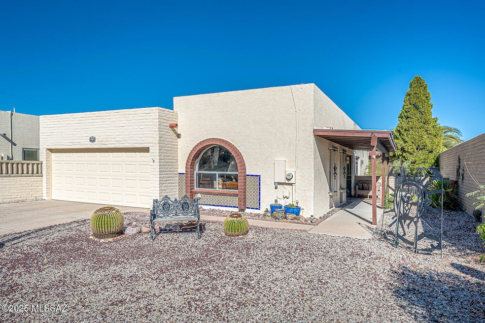 920 W Camino Sagasta, Green Valley, AZ 85622 - photo 1