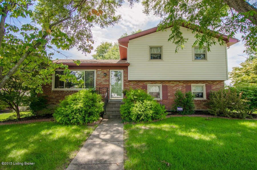 9400 Doewood Ln, Louisville, KY 40291 - photo 1