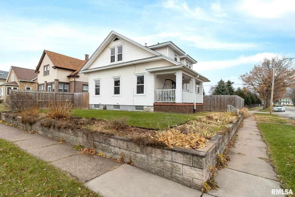 2220 Claussen St, Davenport, IA 52802 - photo 1