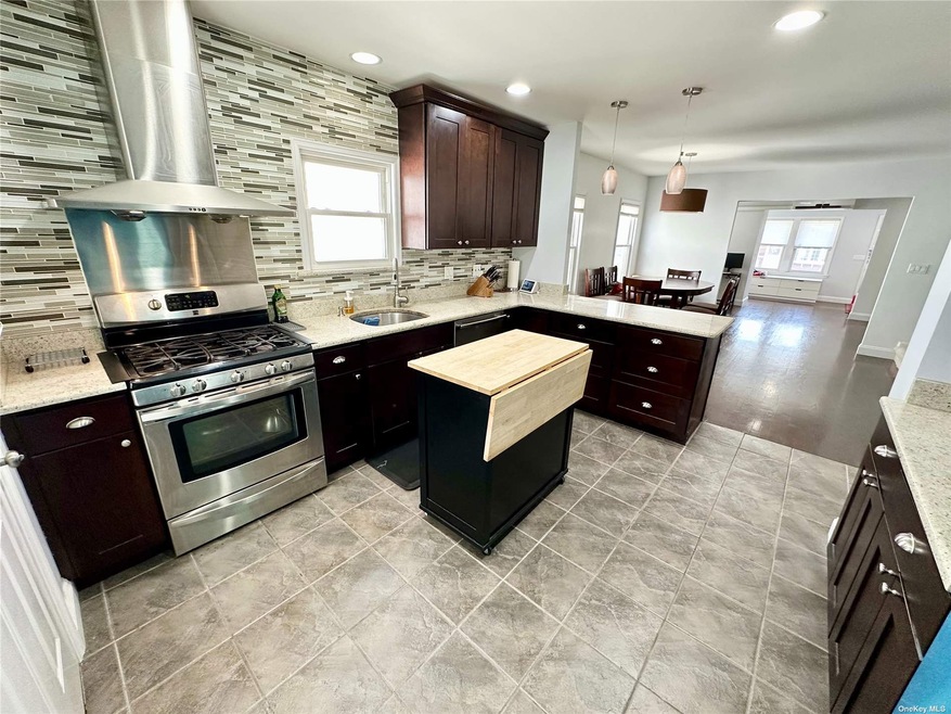 69-32 Manse St, Forest Hills, NY 11375 - photo 1