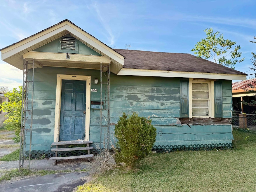 306 Hellier St, Houma, LA 70363 - photo 1