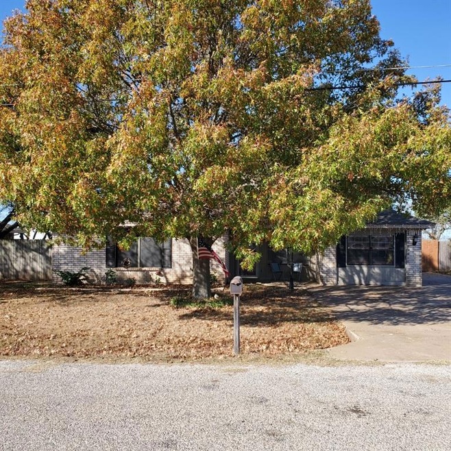 4041 Country Meadows Cir, Granbury, TX 76049 - photo 1