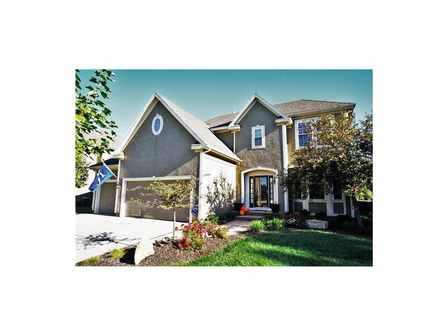 Beautiful 5 Bedroom Home in Desirable Grey Oaks!