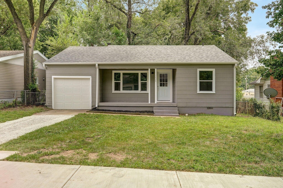 1406 E Locust St-1