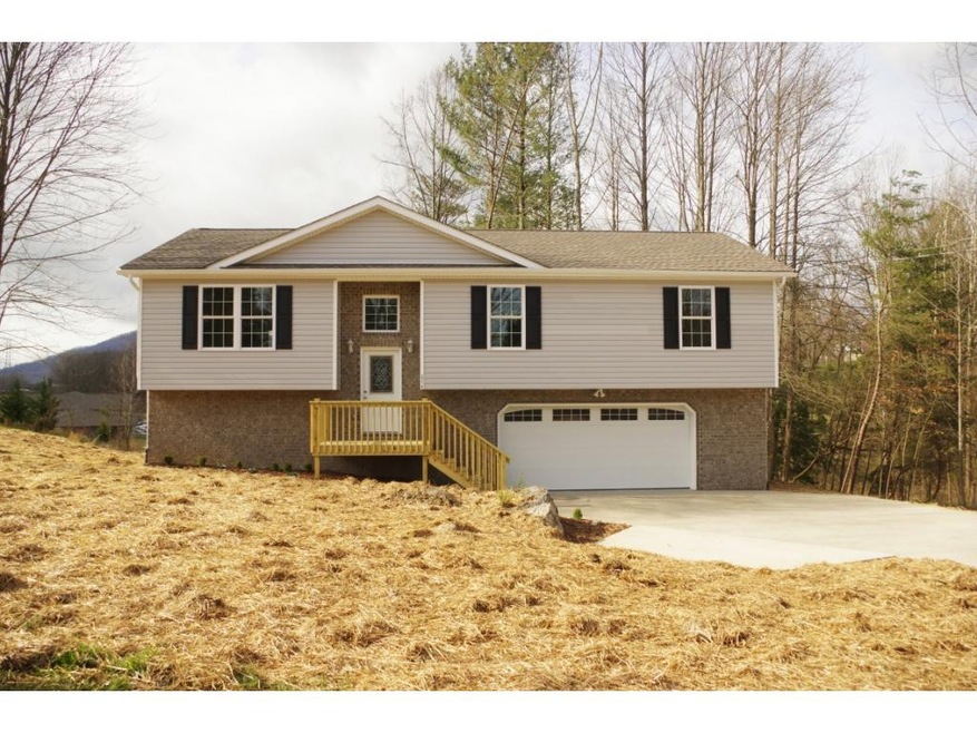 2210 Lauderdale Dr, Johnson City, TN 37601 - photo 1