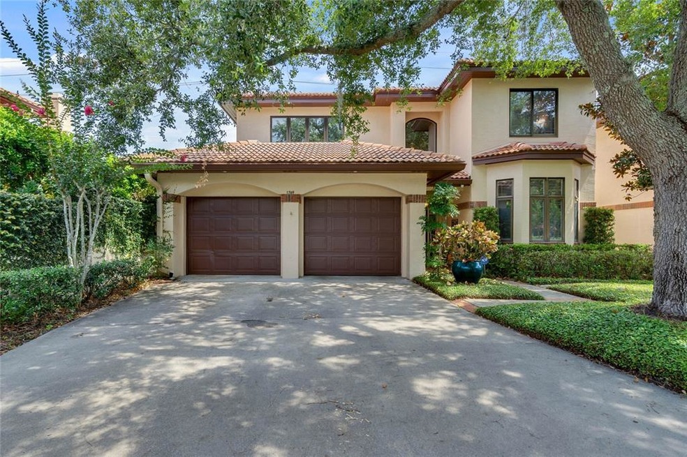 Welcom Home to this beautiful 3 bedroom plus 2 Off
