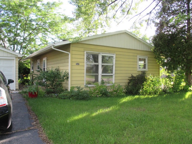 201 Butte Ln, Carpentersville, IL 60110 - photo 1