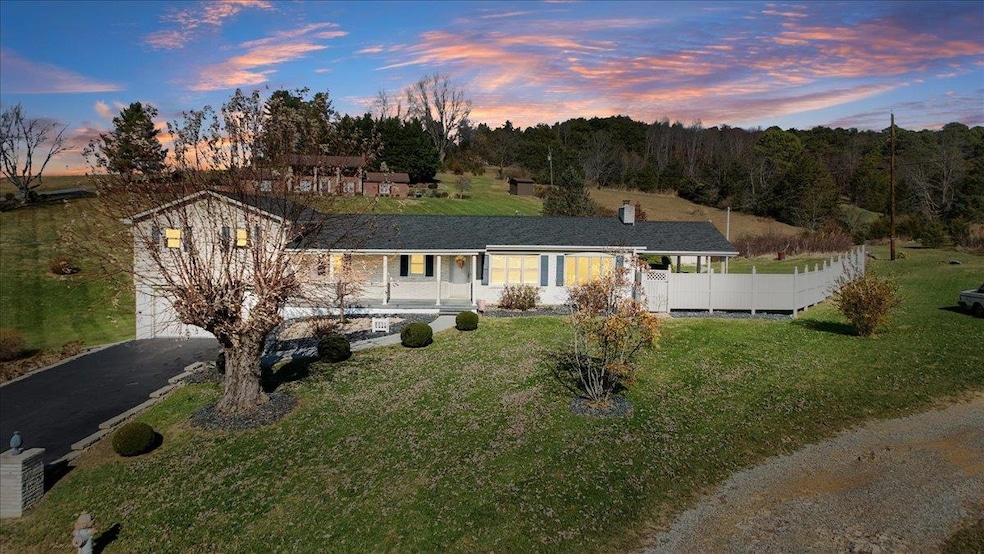 5522 Thornspring Heights Ln, Pulaski, VA 24301 - photo 1