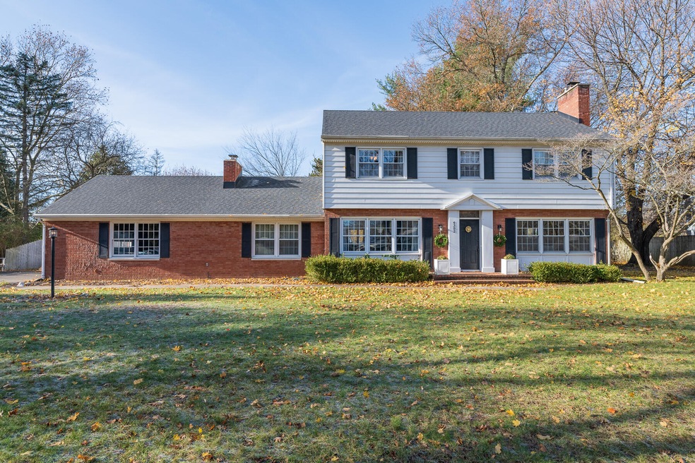 4302 Edgecliff-46