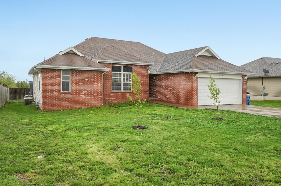 940 Canyon Ln, Nixa, MO 65714 - photo 1