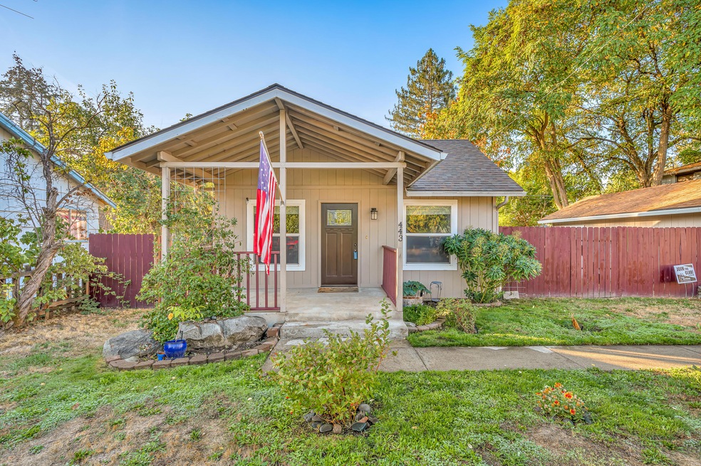 443 SW H St, Grants Pass, OR 97526 - photo 1