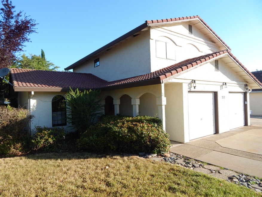 711 Teakwood Dr.