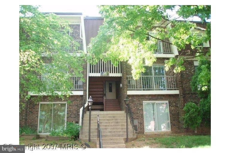 201 N Emory Dr unit 4, Sterling, VA 20164 - photo 1