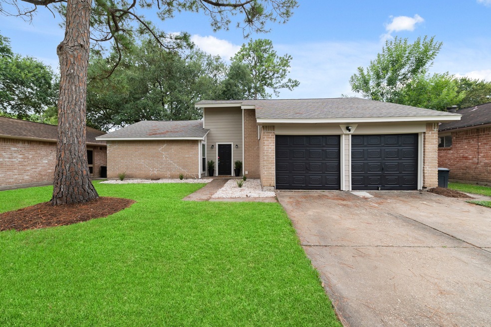 16414 Forest Bend Ave, Friendswood, TX 77546 - photo 1