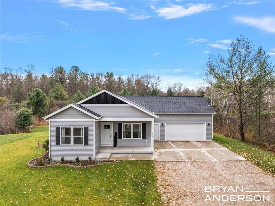 2555 W River Rd, Muskegon, MI 49445 - photo 1