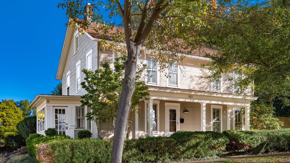 327 E Elm St, Granville, OH 43023 - photo 1