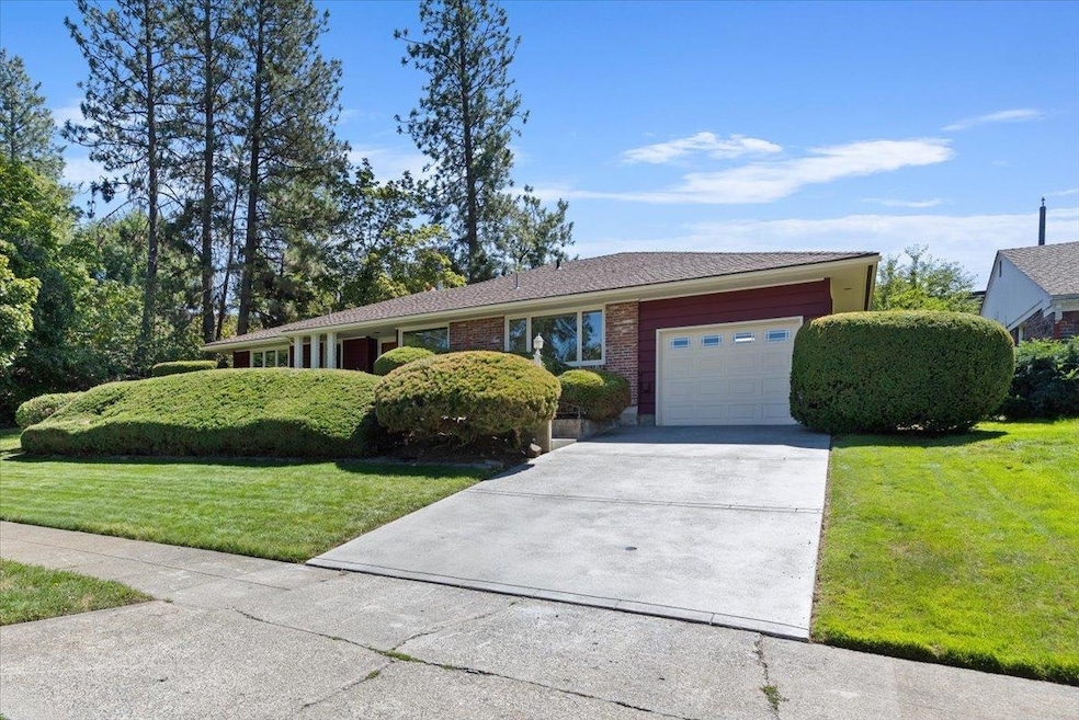 1322 E 28th Ave, Spokane, WA 99203 - photo 1