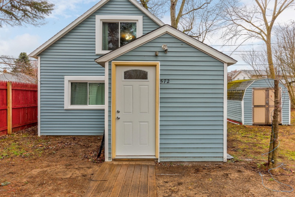 572 W 18th St, Holland, MI 49423-17