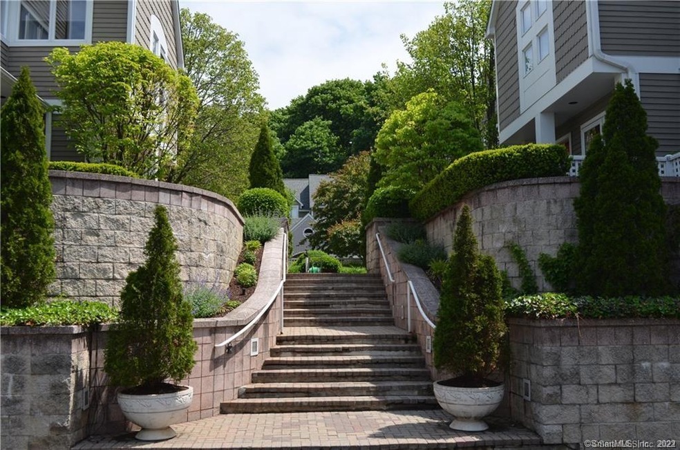 453 E Putnam Ave unit 3H, Cos Cob, CT 06807 - photo 1