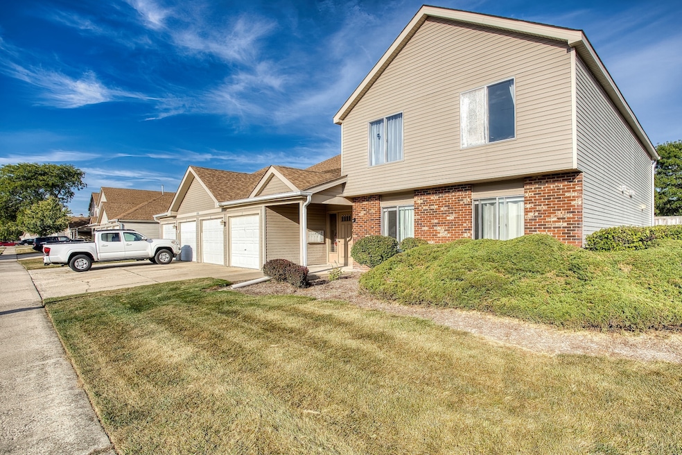 7070 Newport Dr unit 203, Woodridge, IL 60517 - photo 1