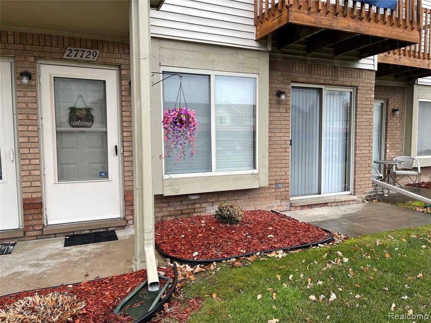 27729 Carini Villa St, Roseville, MI 48066 - photo 1