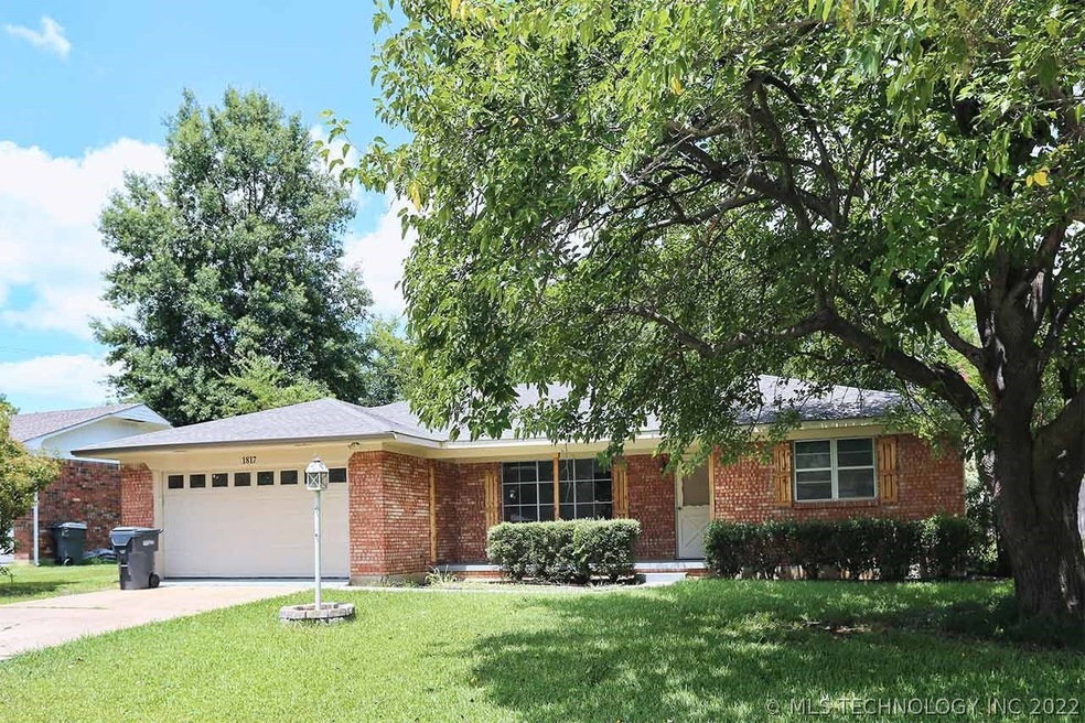 1817 Melody Ln, Ardmore, OK 73401 - photo 1