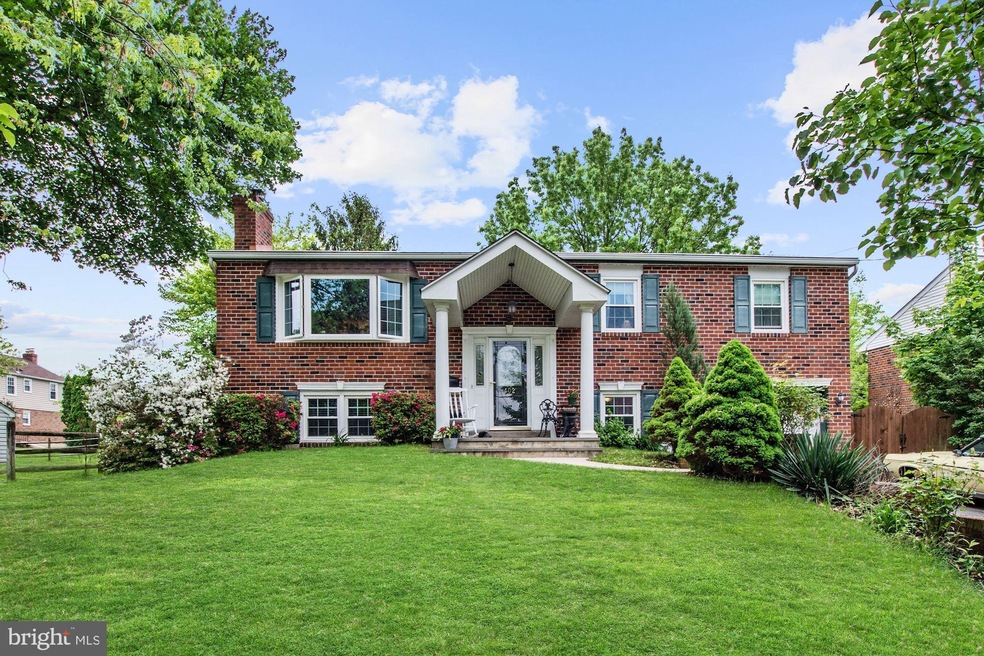 402 Camelot Dr, Brookhaven, PA 19015 - photo 1