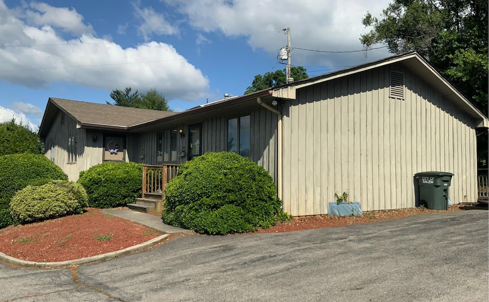 815 Roanoke Blvd, Salem, VA 24153 - photo 1