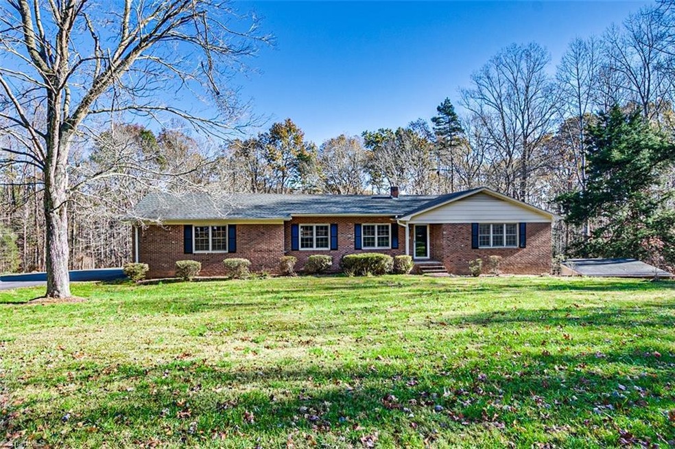 861 Pine Ln, Asheboro, NC 27205 - photo 1