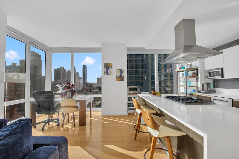 Platinum unit 1403, New York, NY 10036 - photo 1