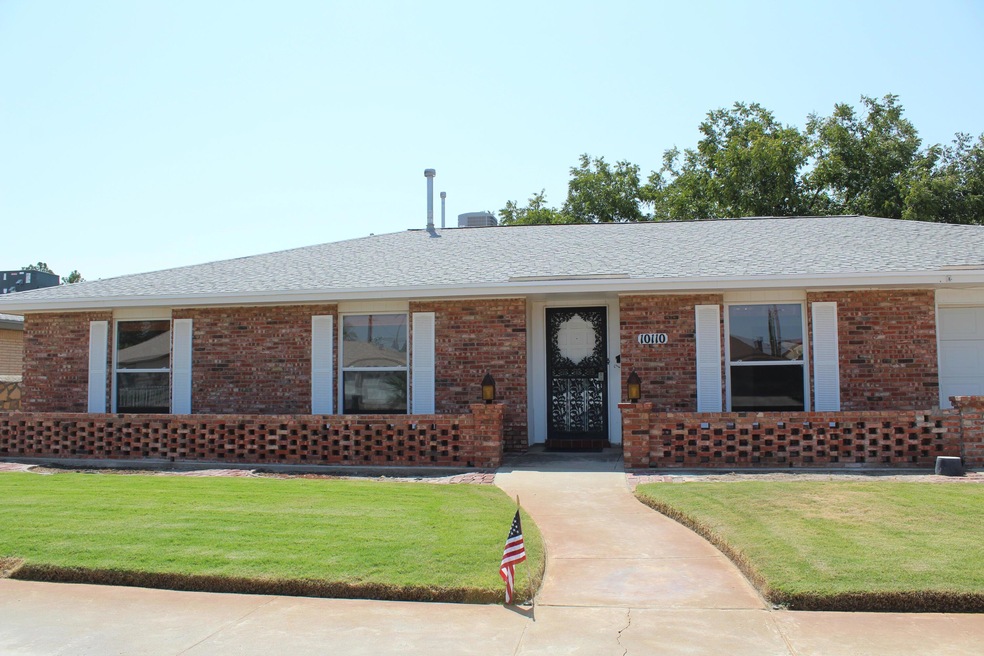 10110 Woodway Dr, El Paso, TX 79925 - photo 1