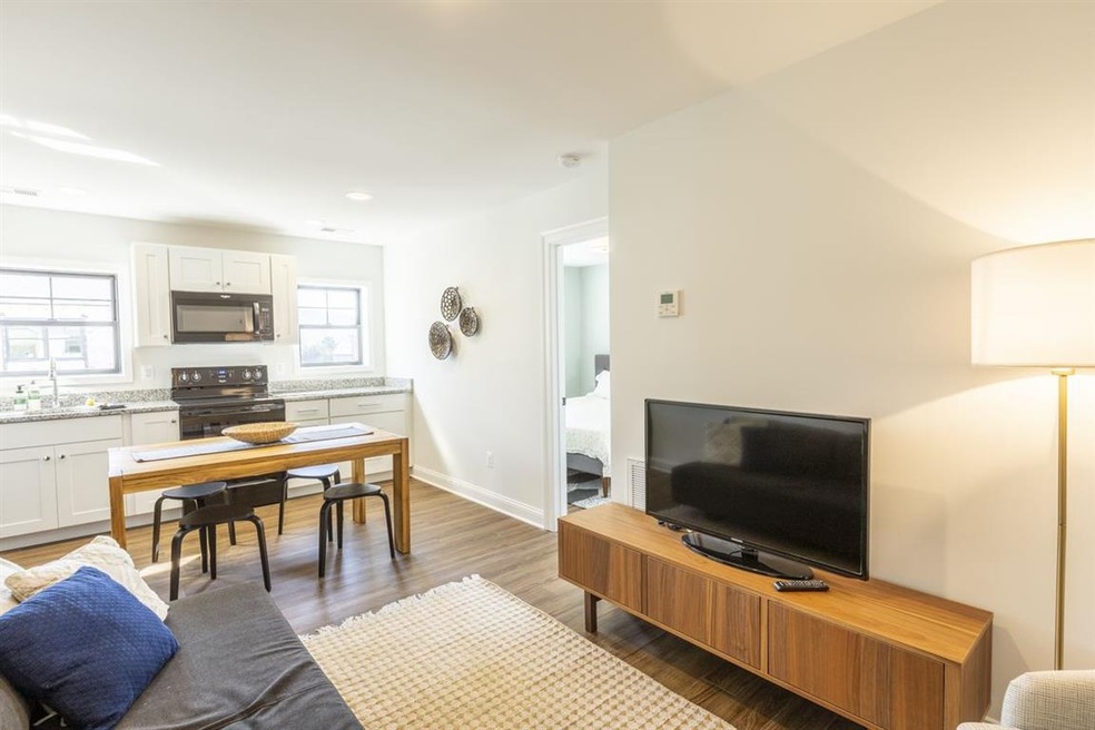 556 Lochlyn Hill Dr, Charlottesville, VA 22901 - photo 1