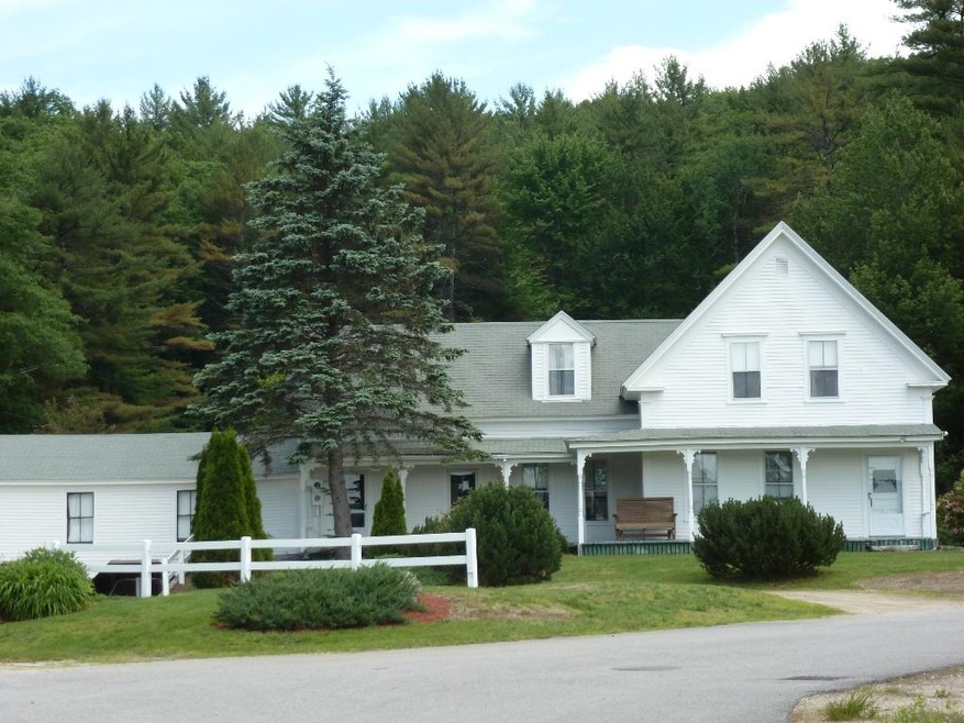 62 Crescent St unit B, Plymouth, NH 03264 - photo 1