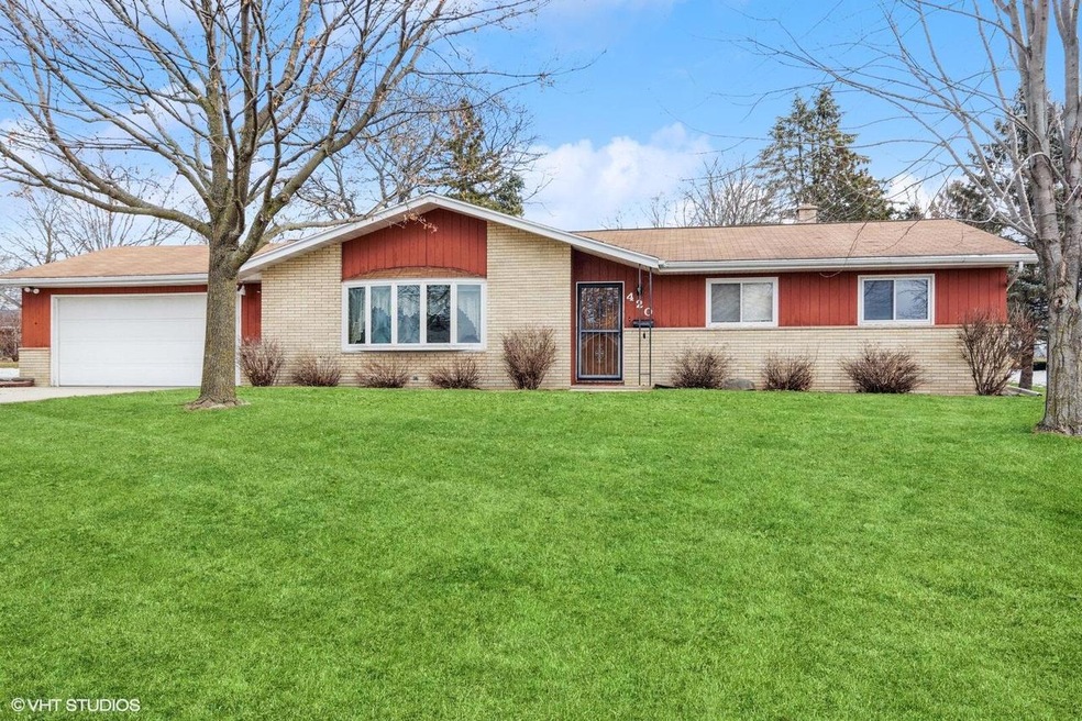 01_420MaryStreet_57_FrontView_Large